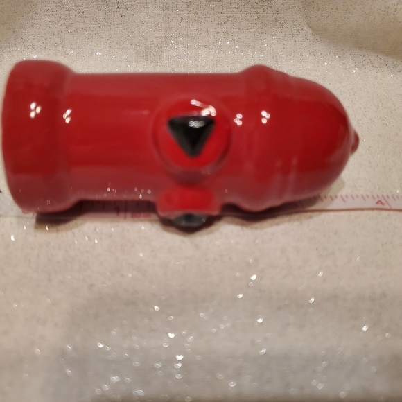 𝅺fire Hydrant Salt shaker - Picture 6 of 6